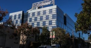 Los demócratas piden una revisión de los patrocinadores financieros de Paramount en Oriente Medio