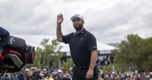 La firma saudita se compromete a financiar LIV Golf solo hasta 2026, dijo el CEO de LIV