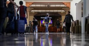En medio de la reacción violenta por el estacionamiento de la Copa del Mundo, LA Metro ofrece una solución