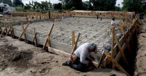 Perdieron sus casas a causa del fuego. Ahora se están reconstruyendo con todo eléctrico.