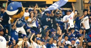 ¿Qué tan populares son los Dodgers? Incluso los Lakers los admiran. Muy arriba.