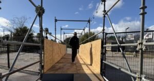 Aún faltan meses para que se reparen los daños causados por el incendio en Encino Franklin Field