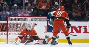 “Quería cumplir ese deseo esta noche”. Los Ducks perdieron con un puesto en los playoffs fuera de su alcance