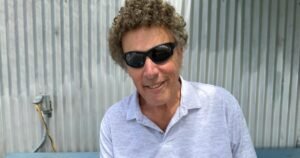 Después de 55 años como locutor en Los Ángeles, Randy Rosenbloom se va de la ciudad