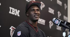 James Pierce Jr. de los Falcons ingresó al programa para que se desestimen los cargos