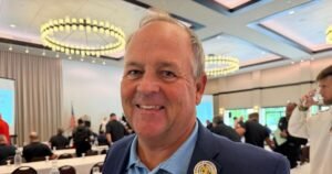 Charla preparatoria: Moorpark AD Robert Dearborn ha sido elegido presidente de la División Sur