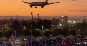 El stock de combustible para aviones de California alcanza el mínimo de los dos años cuando la guerra extraña el suministro de petróleo