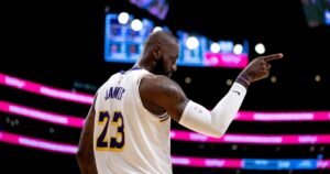 ¿Podrá LeBron James lograr su segunda mejor hazaña en los playoffs de la NBA?