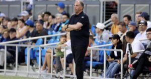 El técnico del LAFC, Bruce Arena, afronta una gran prueba ante los Earthquakes