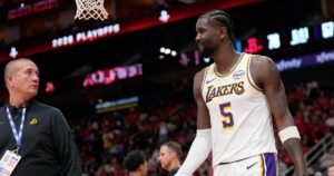 Incluso los Rockets pensaron que la expulsión de Deandre Ayton fue “suave”