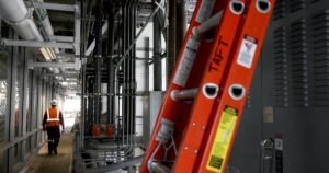 —Eres un mentiroso. ¿Por qué el boom de la construcción más grande del mundo se ha topado con un muro en California