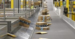 Jeff Bezos planea invertir 100.000 millones de dólares para llevar la IA a las fábricas. Esto es lo que significa para los puestos de trabajo