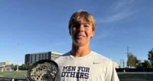 Tripp King de Loyola High se está convirtiendo en un creador de tendencias en lacrosse