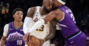 Los Lakers vencieron a los Jazz y abrieron los playoffs en casa ante Houston