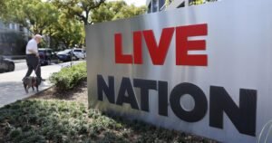 El exejecutivo de Live Nation dice que fue despedido después de plantear preocupaciones sobre “mala conducta financiera”.