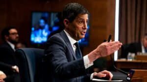 Warsh se enfrenta a la presión sobre la independencia de la Fed, los activos a la brasa del Senado