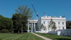 Una presentación extraordinaria al estilo Trump pide levantar la orden judicial mientras los republicanos buscan 400 millones de dólares en financiación