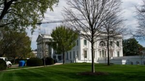 El personal de la Casa Blanca advirtió contra el tráfico de información privilegiada en medio de la guerra de Irán