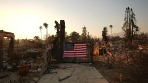 Los sobrevivientes de incendios forestales que perdieron sus hogares podrían enfrentar otro golpe por los pagos de liquidación de impuestos