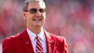 La investigación encuentra que el ex presidente del estado de Ohio violó la política escolar