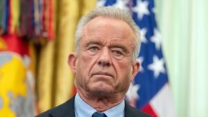 La administración Trump está apelando una orden judicial en un esfuerzo por reducir las recomendaciones de vacunas para niños