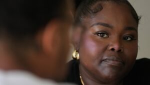 Oakland atribuye el menor número de homicidios en seis décadas, en parte, a los entrenadores de vida