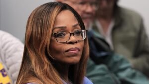 Legisladores evalúan sanciones para la representante demócrata de Florida Sheila Scherphilus-McCormick