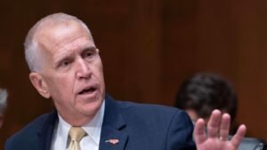 Tillis dijo que estaba listo para seguir adelante y confirmar a Wersch como la elección de Trump para presidente de la Reserva Federal.