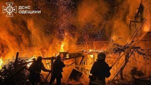 Otra instalación petrolera rusa arde después de que Zelenskyy empujara el alcance de los drones de Ucrania