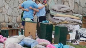 Camp Mystic dependía de consejeros adolescentes sin capacitación en emergencias, dijeron los investigadores.