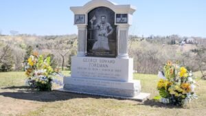 George Foreman fue enterrado en Iowa durante la Gira Pacífica de 1988