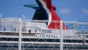 Un adolescente acusado de asesinar a una media hermana en un crucero de Carnival irá a juicio en junio