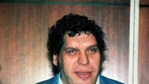 Un pequeño pueblo de Carolina del Norte rinde homenaje a André el Gigante con un marcador en la carretera