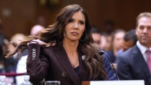 Hombre que robó el bolso de Noem en un restaurante de DC sentenciado a 3 años de prisión