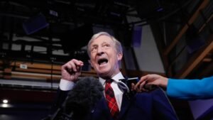 El multimillonario Tom Steyer quiere enfrentarse a los ricos en la carrera por gobernador de California