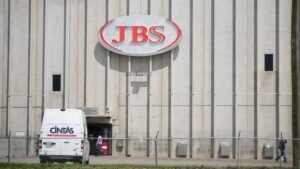 Los trabajadores de los principales planes de envasado de carne de Colorado obtienen aumentos salariales bajo contrato con JBS USA