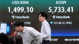 Los precios del petróleo suben y los mercados globales caen mientras Estados Unidos se prepara para bloquear los puertos iraníes