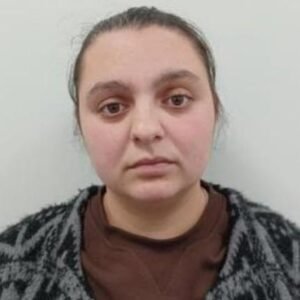 Un ladrón en serie de Moment embolsa descaradamente a Boots con cientos de libras en productos de belleza como parte de un botín de £100,000, antes de finalmente detenerla.