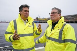 El gigante petrolero BP amenaza con abandonar el Mar del Norte por £2 mil millones por la redada fiscal de Red Ed Miliband