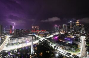 El Gran Premio de Miami está en duda mientras los jefes de la F1 elaboran planes para hacer frente a los rayos durante el regreso de un descanso de cinco semanas.