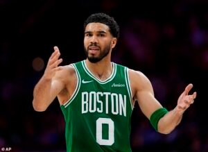 Los Boston Celtics deben sacar a Jayson Tatum del juego de playoffs después de que la estrella fallara la prueba de aptitud al final del choque con los 76ers