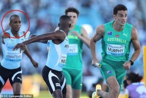 Mira el momento en que una estrella del atletismo recibió una devastadora dosis de karma instantáneo después de burlarse de los australianos en una gran carrera.