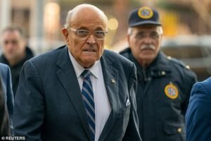Rudy Giuliani, de 81 años, en estado crítico en un hospital de Florida mientras Trump califica de “evento trágico”: “Un verdadero guerrero”