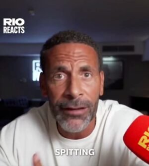Rio Ferdinand hace una burla apenas velada de ‘escupir’ a su ex compañero de equipo Jamie Carragher ocho años después de la pelea de colegialas: la leyenda del Man United reaviva una disputa alegre