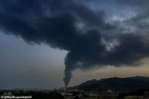 Trump amenaza a Irán con “ser expulsado de la faz de la tierra” mientras misiles y drones apuntan a barcos estadounidenses… y golpean a aliados críticos