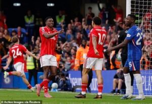 El Chelsea fue tan patético en esta derrota por 3-1 que el Nottingham Forest, cuarto equipo, les ganó; sus dueños deberían avergonzarse de lo que le hicieron a un club que alguna vez fue orgulloso, escribe Oliver Holt.