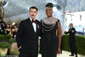 Venus Williams y su nuevo esposo hacen su debut en la Met Gala mientras la ‘traidora’ olímpica Eileen Gu destaca a las estrellas del deporte en un espectáculo de moda
