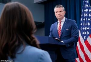 Crecen las especulaciones sobre la flota secreta estadounidense de ‘delfines kamikazes’ tras la confesión del extraño Pete Hegseth