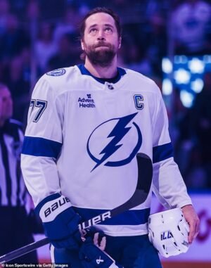 El capitán de la NHL, Victor Hedman, revela el motivo de la misteriosa ausencia en los playoffs en una publicación en las redes sociales: “No es fácil”