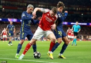 La leyenda de la Liga de Campeones dijo que la UEFA debería haber “cancelado” el Arsenal vs Atlético de Madrid en la primera mitad y declaró el partido de vuelta del PSG contra el Bayern de Múnich como la final de este año.